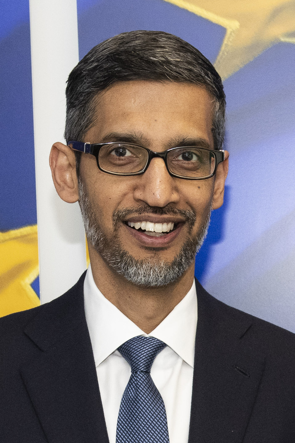 Google 現任 CEO Sundar Pichai 於布魯塞爾官方演說之真實肖像