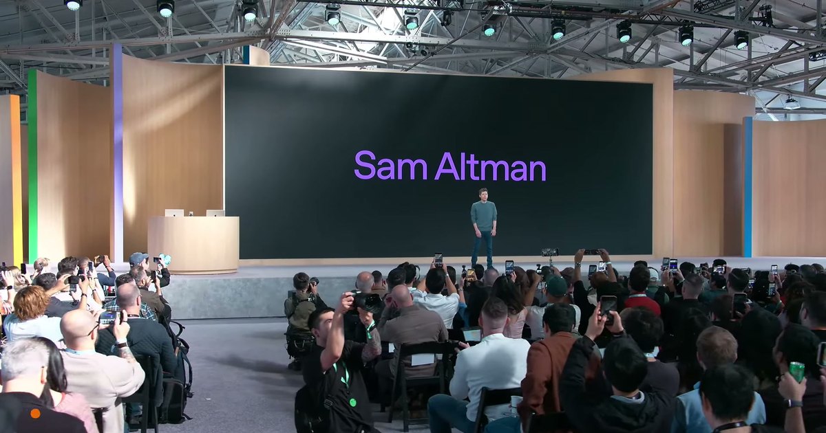 DevDay 2026 主題演講開場，Sam Altman 站在舞台中央