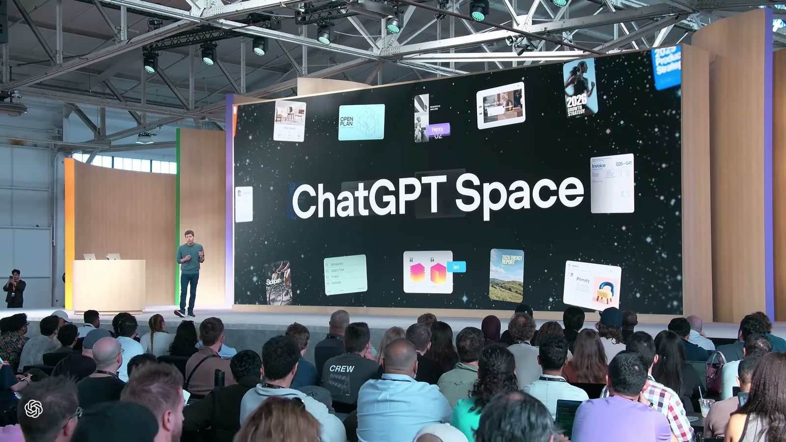 舞台大螢幕是星空背景，中央大字 ChatGPT Space，四周漂浮著文件、圖表與頁面的縮圖