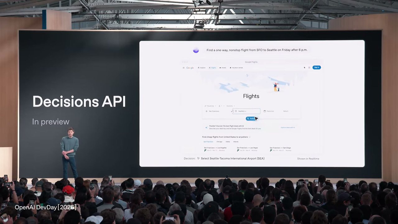 舞台大螢幕左邊寫著 Decisions API、In preview，右邊是一個訂機票網頁的畫面